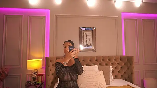 FrancescaDante online show from June 27, 2026, 5:57 am