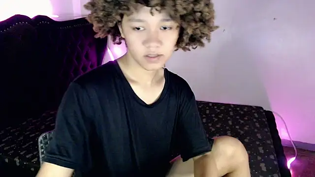 9INCHESHARDCOCK online show from April 9, 2026, 6:04 am