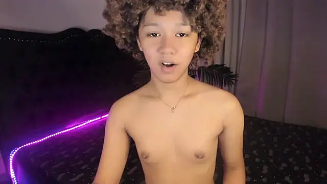 9INCHESHARDCOCK online show from October 15, 2025, 10:01 am