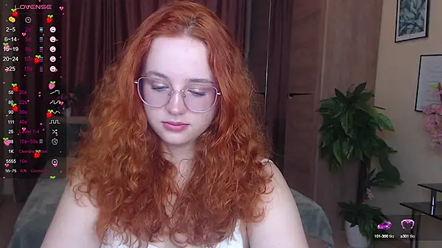 LunaSweet18 online show from October 9, 2025, 11:33 am