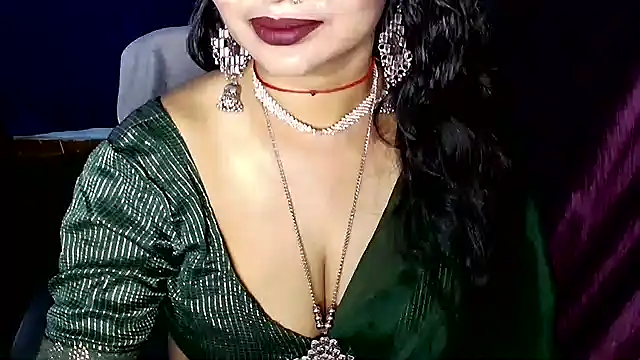 Snapshot of QUEEN_SAKHI- chatting on July 1, 2026, 4:40 pm QUEEN SAKHI- online show from July 1, 2026, 4:40 pm
