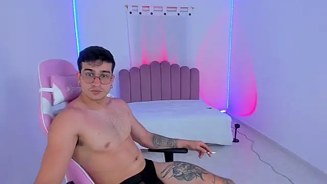 CamCumBoy online show from October 15, 2025, 7:49 am