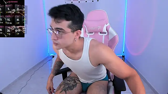 CamCumBoy online show from November 4, 2025, 9:24 am