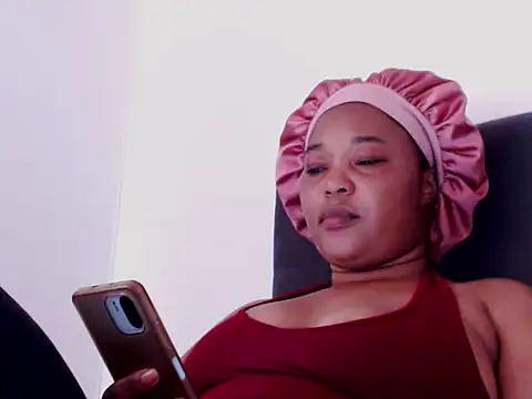 xMoreOfAmor online show from November 7, 2025, 11:26 am