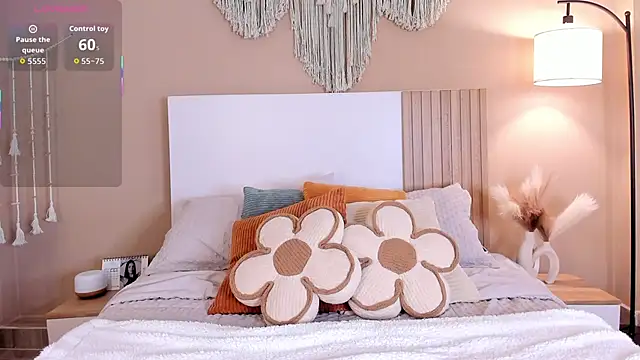 Camila Bustamante online show from April 6, 2026, 1:56 pm