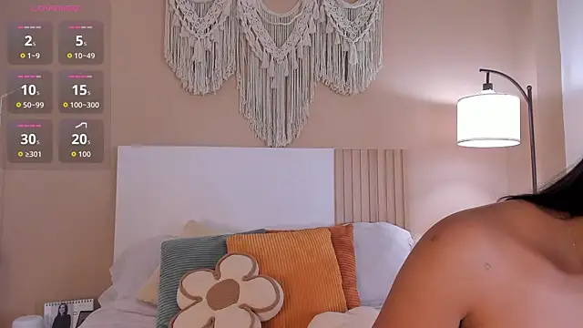 Camila Bustamante online show from May 17, 2026, 3:34 pm