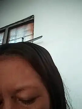 marinita13 online show from October 30, 2025, 9:33 pm