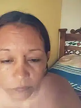 marinita13 online show from January 12, 2026, 4:47 pm