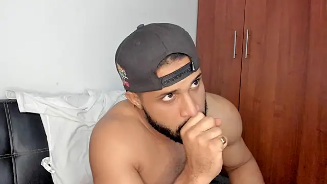 Snapshot of Pier_Simons chatting on November 14, 2025, 7:01 am Pier Simons online show from November 14, 2025, 7:01 am