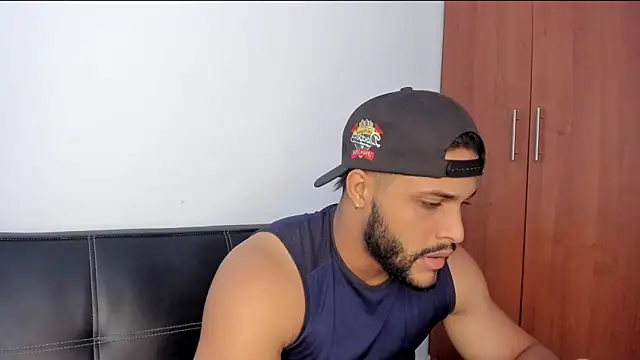 Snapshot of Pier_Simons chatting on November 13, 2025, 4:00 pm Pier Simons online show from November 13, 2025, 4:00 pm