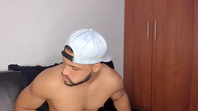 Snapshot of Pier_Simons chatting on November 10, 2025, 11:48 am Pier Simons online show from November 10, 2025, 11:48 am