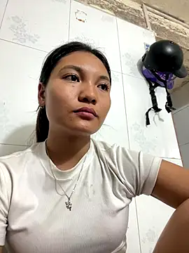 Snapshot of Duyen02 chatting on October 9, 2025, 5:35 pm Duyen02 online show from October 9, 2025, 5:35 pm