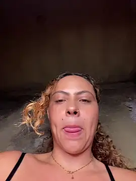 Chloe Leaozinho online show from May 10, 2026, 8:44 pm