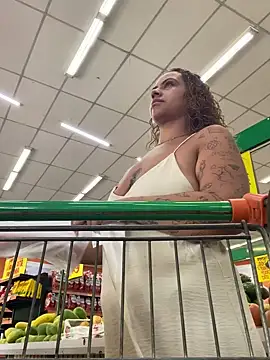 Chloe Leaozinho online show from February 3, 2026, 2:00 pm