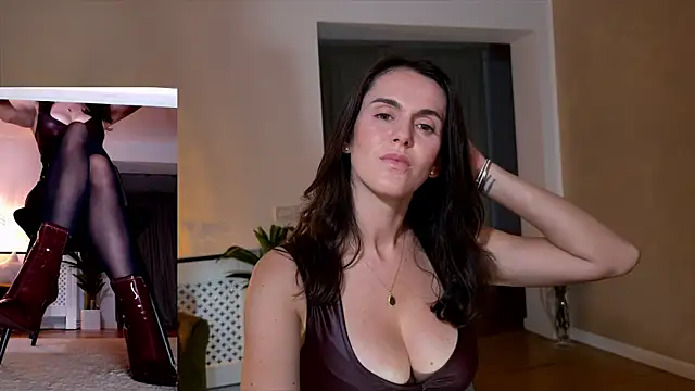 Snapshot of LegswAttitude chatting on November 7, 2025, 4:55 pm LegswAttitude online show from November 7, 2025, 4:55 pm