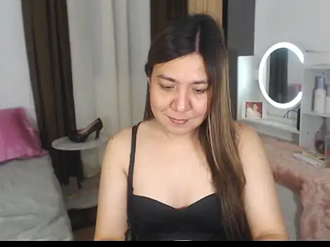 Snapshot of stellahugeX chatting on February 15, 2026, 10:09 pm stellahugeX online show from February 15, 2026, 10:09 pm