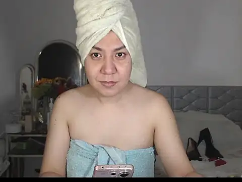 stellahugeX online show from October 18, 2025, 7:43 am