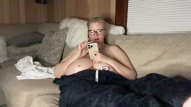 PefectNipz online show from October 19, 2025, 4:37 am