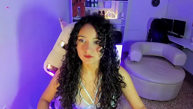 Snapshot of Molly_sweetlove chatting on November 19, 2025, 7:36 pm Molly sweetlove online show from November 19, 2025, 7:36 pm