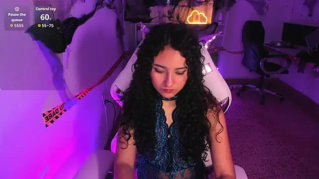 Snapshot of Molly_sweetlove chatting on October 21, 2025, 6:51 pm Molly sweetlove online show from October 21, 2025, 6:51 pm