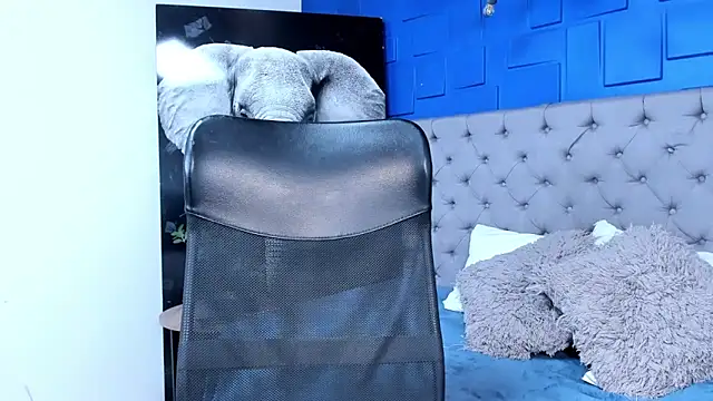 andres-clark92 online show from October 3, 2025, 5:47 pm