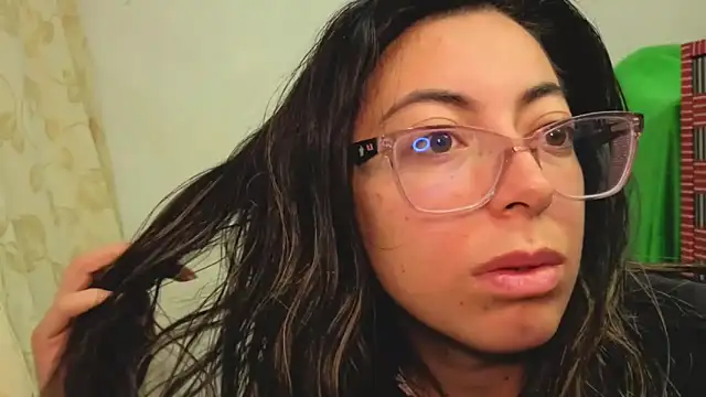 Snapshot of Miranda_sexlove_ chatting on February 2, 2026, 6:01 am Miranda sexlove online show from February 2, 2026, 6:01 am