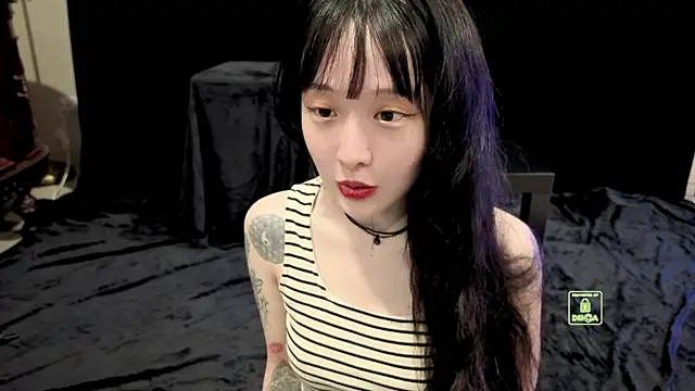 Etherealcat33 online show from May 14, 2026, 1:19 pm