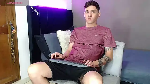 Matteo12  online show from April 10, 2026, 12:06 am