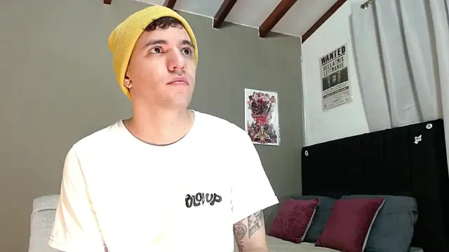 Matteo12  online show from January 7, 2026, 12:59 am