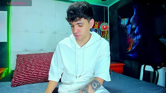 Matteo12  online show from September 25, 2025, 4:18 am