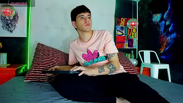 Matteo12  online show from September 26, 2025, 4:19 am