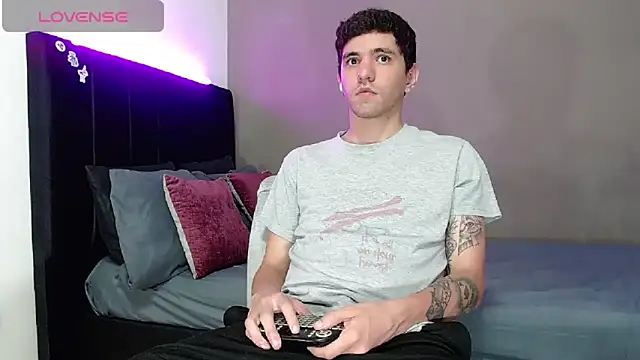 Matteo12  online show from February 22, 2026, 3:42 am