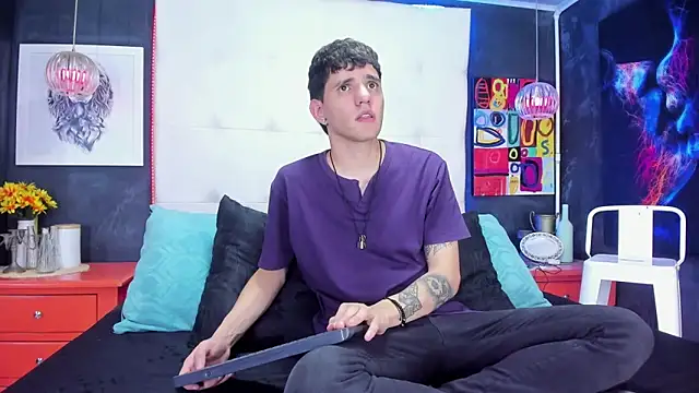 Matteo12  online show from October 21, 2025, 4:01 am