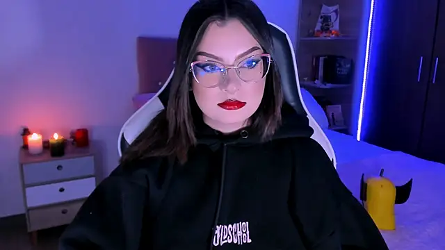 OphelianaRose33 online show from November 14, 2025, 10:35 pm