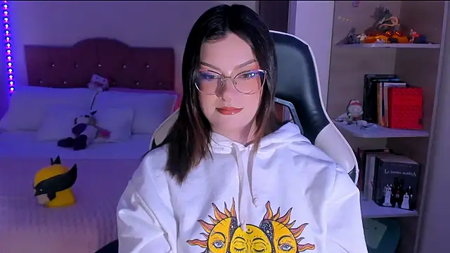 OphelianaRose33 online show from February 12, 2026, 10:42 pm