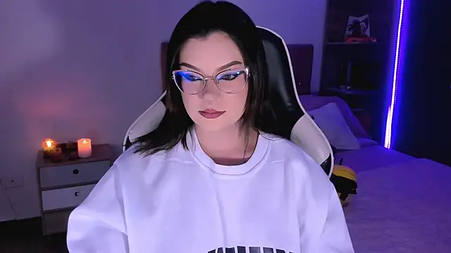 Snapshot of OphelianaRose33 chatting on September 9, 2025, 10:52 pm OphelianaRose33 online show from September 9, 2025, 10:52 pm