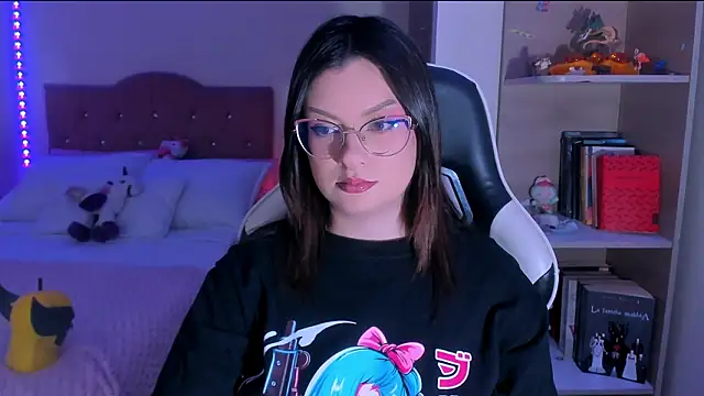 OphelianaRose33 online show from February 13, 2026, 10:43 pm