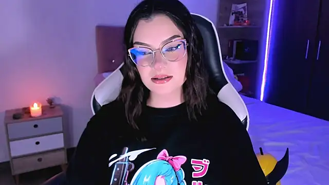 OphelianaRose33 online show from October 11, 2025, 8:32 pm