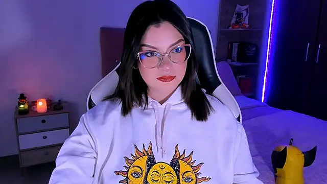 OphelianaRose33 online show from October 28, 2025, 11:03 pm