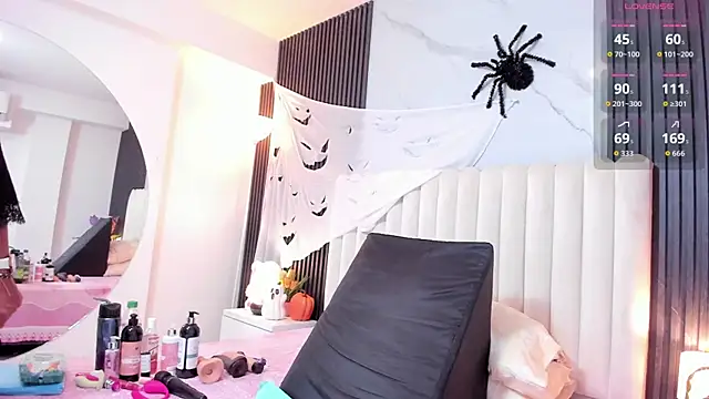 Samantha Claus online show from October 15, 2025, 4:00 am