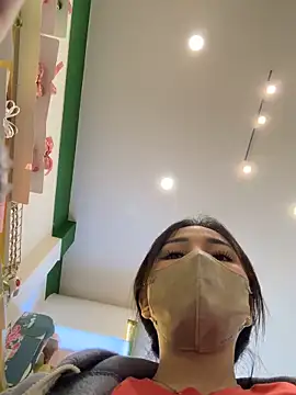 Linh 2004 online show from February 24, 2026, 5:19 am