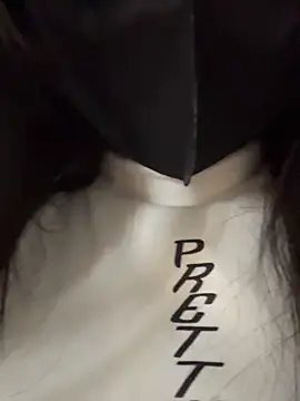 Snapshot of Linh_2004 chatting on September 15, 2025, 4:40 pm Linh 2004 online show from September 15, 2025, 4:40 pm