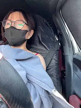 Snapshot of Linh_2004 chatting on October 5, 2025, 5:20 am Linh 2004 online show from October 5, 2025, 5:20 am