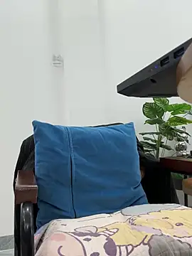 Snapshot of Linh_2004 chatting on October 13, 2025, 6:48 am Linh 2004 online show from October 13, 2025, 6:48 am