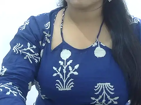 LIYO  online show from June 3, 2026, 5:52 am