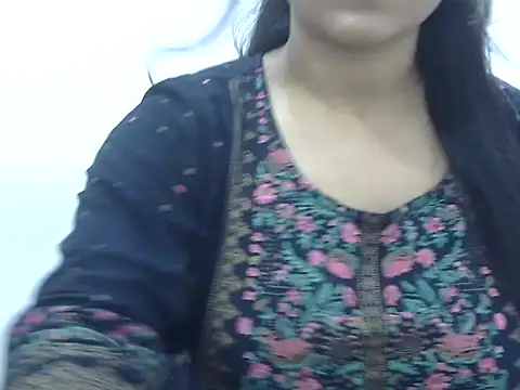 Snapshot of LIYO_ chatting on July 4, 2026, 7:59 am LIYO online show from July 4, 2026, 7:59 am