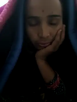 Hot raaani online show from December 22, 2025, 2:39 pm