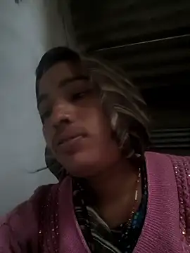 Hot raaani online show from December 17, 2025, 1:43 am