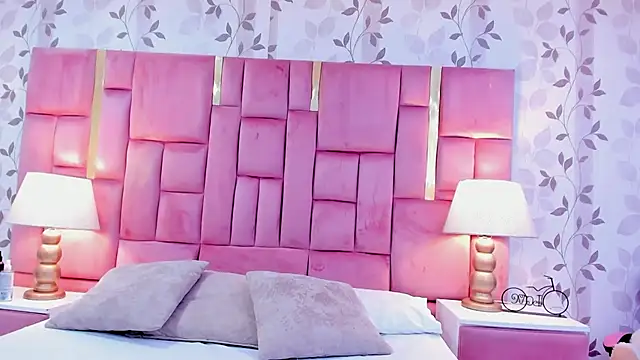 GabyMoreau online show from March 17, 2026, 7:39 pm