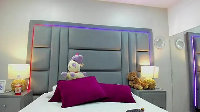 GabyMoreau online show from September 13, 2025, 7:58 pm